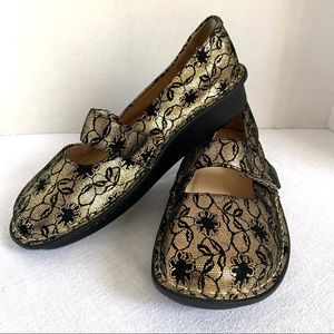 Alegria Feliz Mary Janes gold/black lace sz39